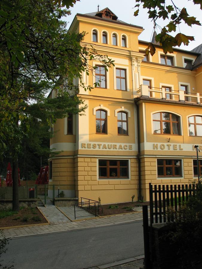 Hotel Hron Náchod Zewnętrze zdjęcie