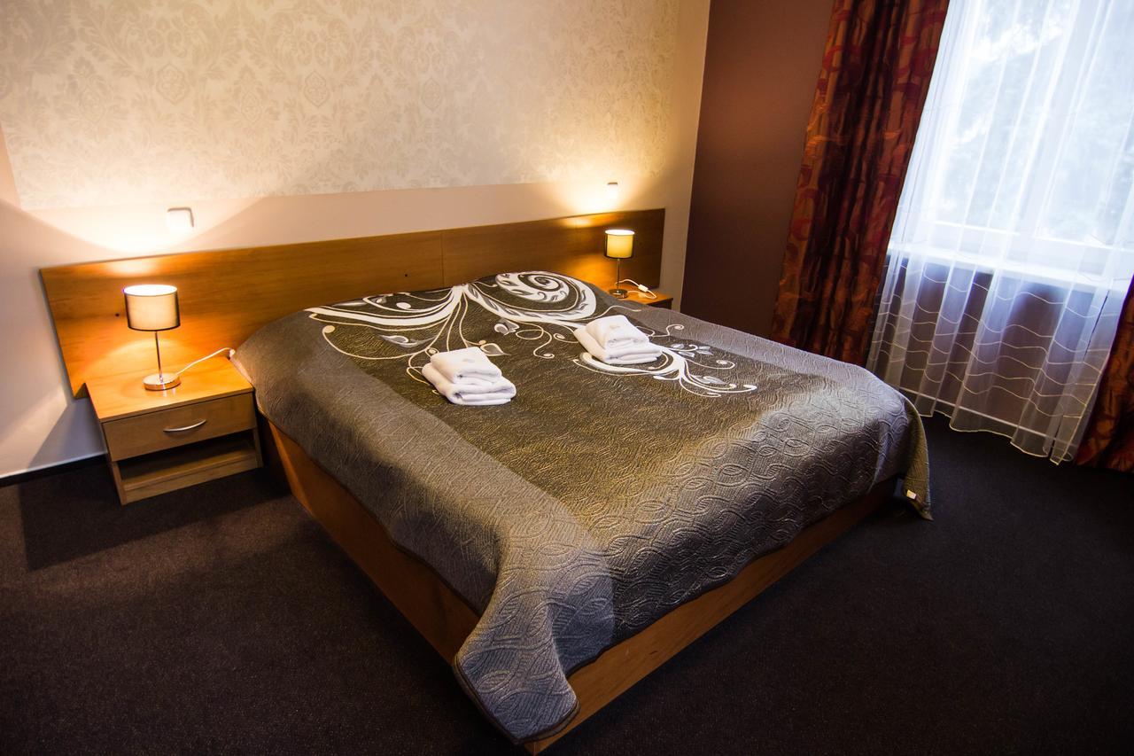 Hotel Hron Náchod Zewnętrze zdjęcie