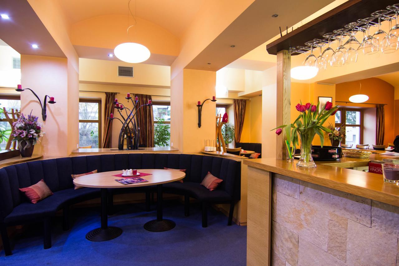 Hotel Hron Náchod Zewnętrze zdjęcie