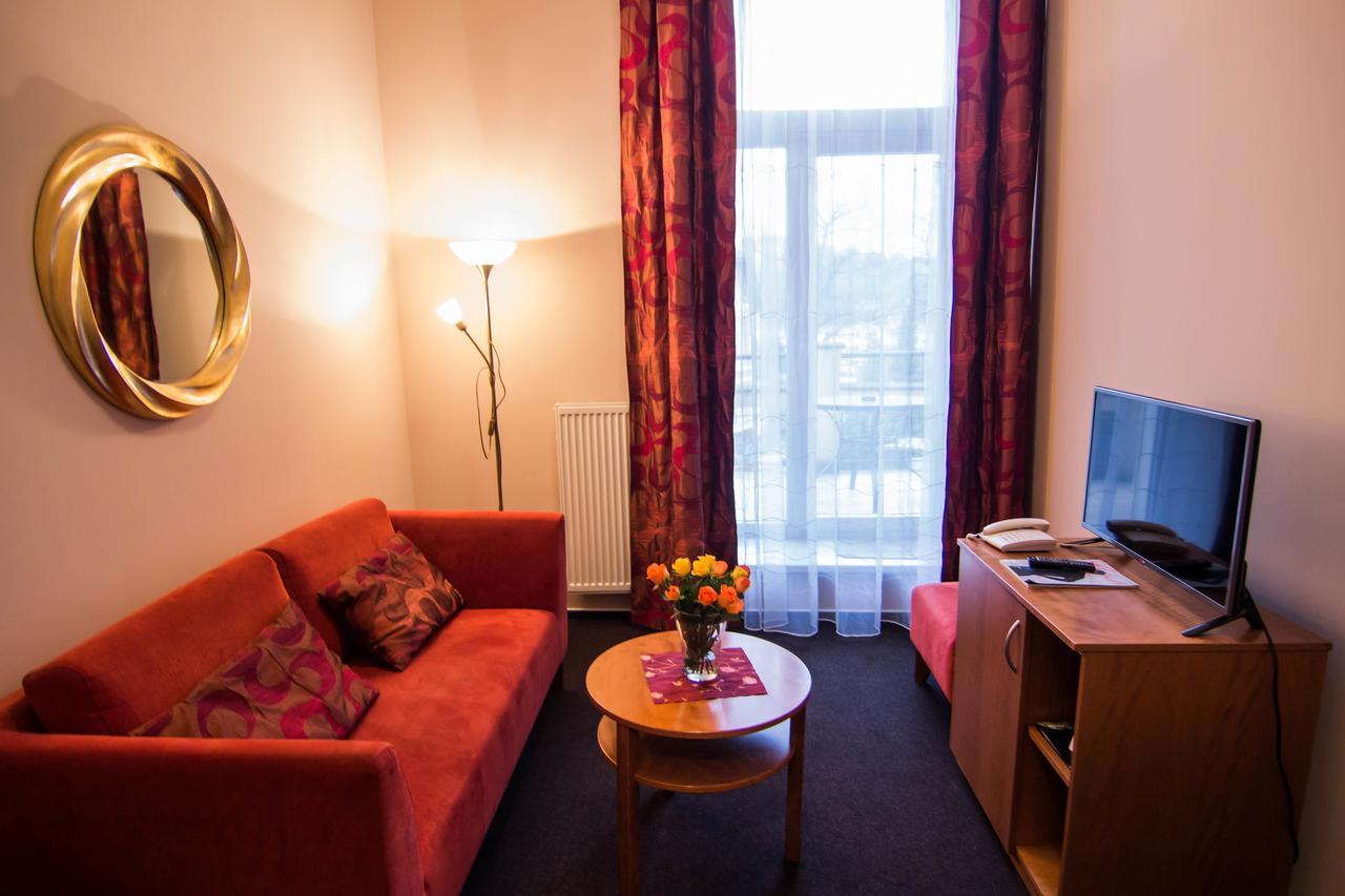 Hotel Hron Náchod Zewnętrze zdjęcie