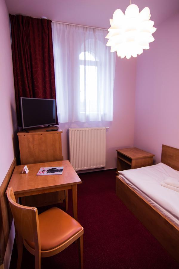 Hotel Hron Náchod Zewnętrze zdjęcie