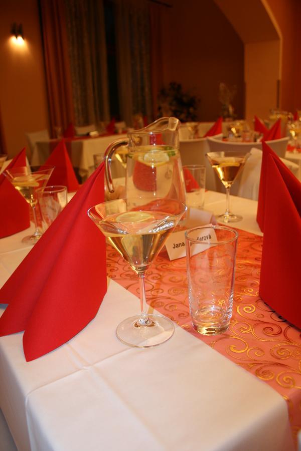 Hotel Hron Náchod Zewnętrze zdjęcie