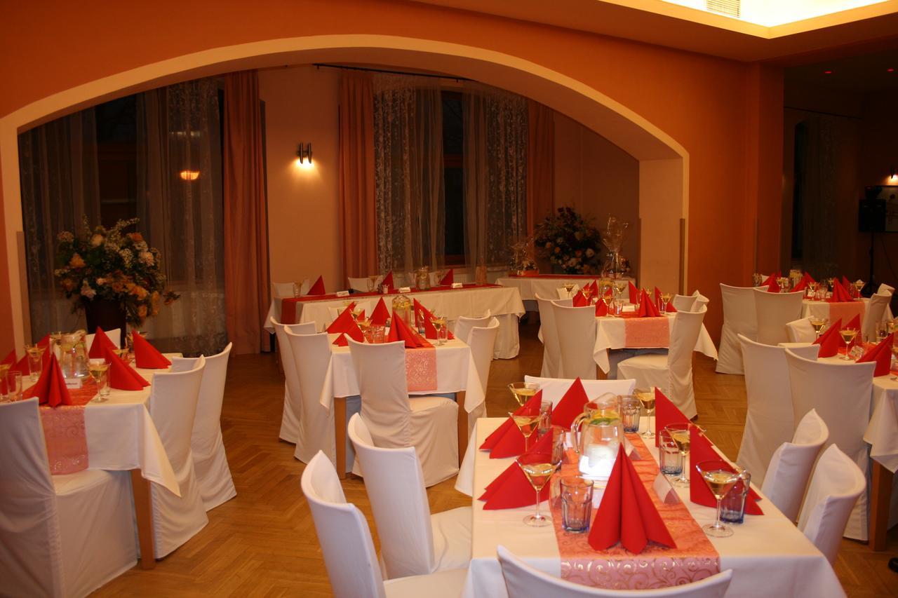 Hotel Hron Náchod Zewnętrze zdjęcie