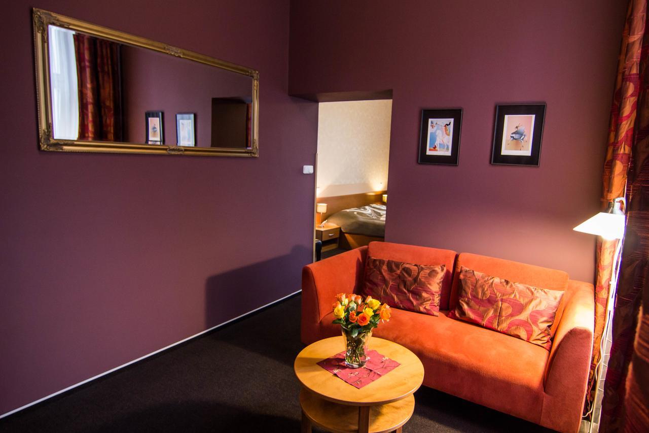 Hotel Hron Náchod Zewnętrze zdjęcie