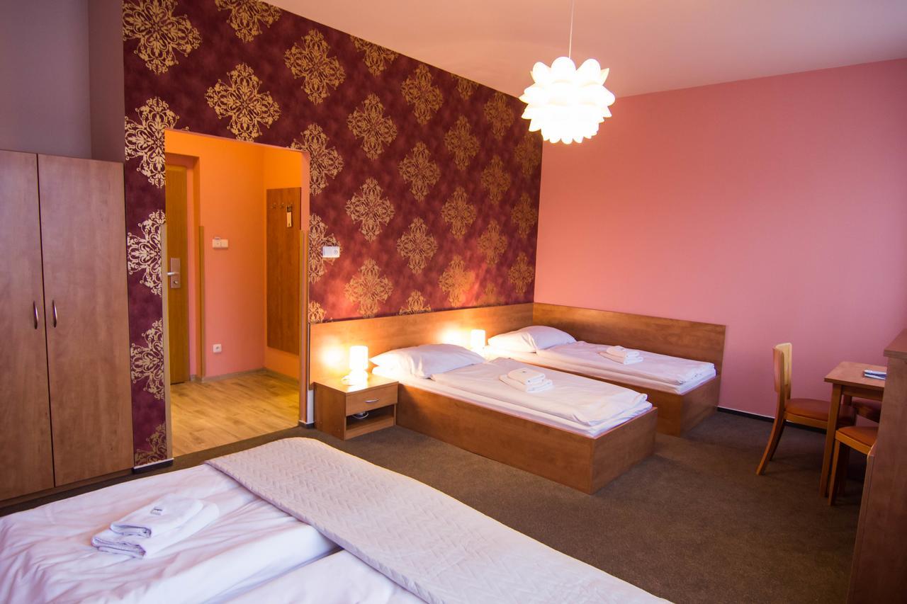 Hotel Hron Náchod Zewnętrze zdjęcie