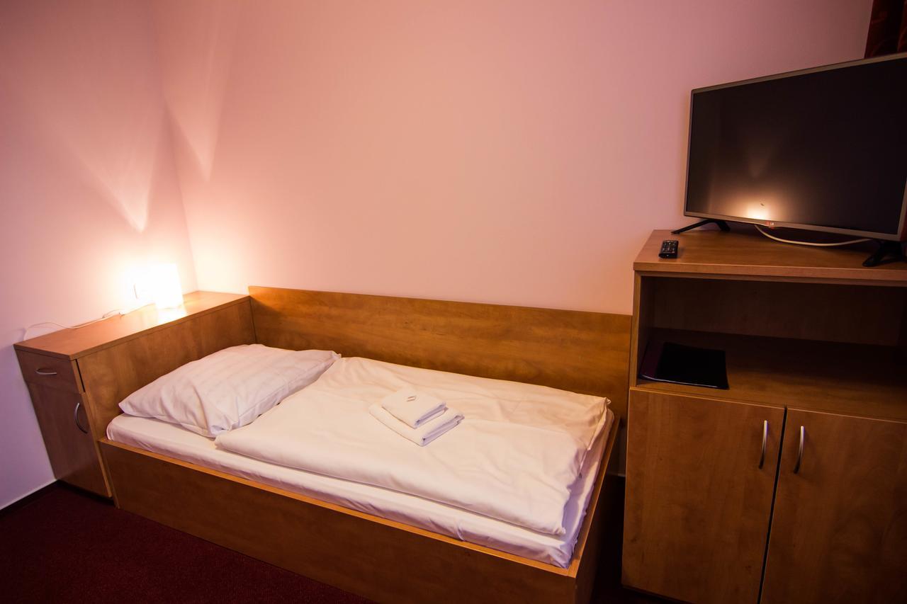 Hotel Hron Náchod Zewnętrze zdjęcie