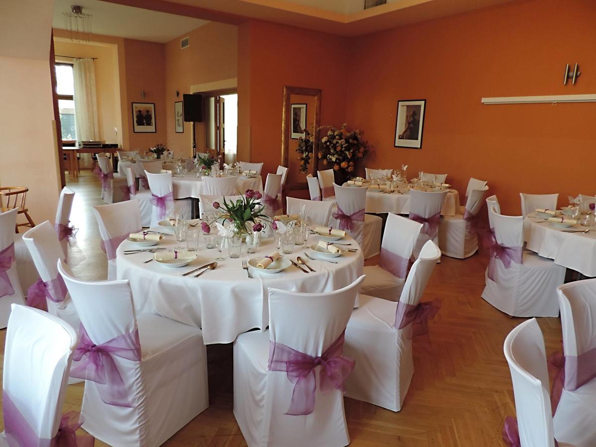 Hotel Hron Náchod Zewnętrze zdjęcie