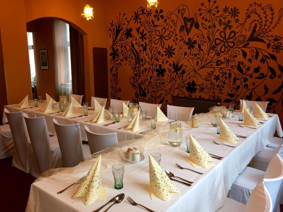 Hotel Hron Náchod Zewnętrze zdjęcie